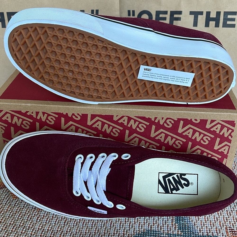 Vans WMNS Authentic Platfor
(Suede) Port Royale/True
VN0ARAVRJNR Platforms - Picture 3 of 16